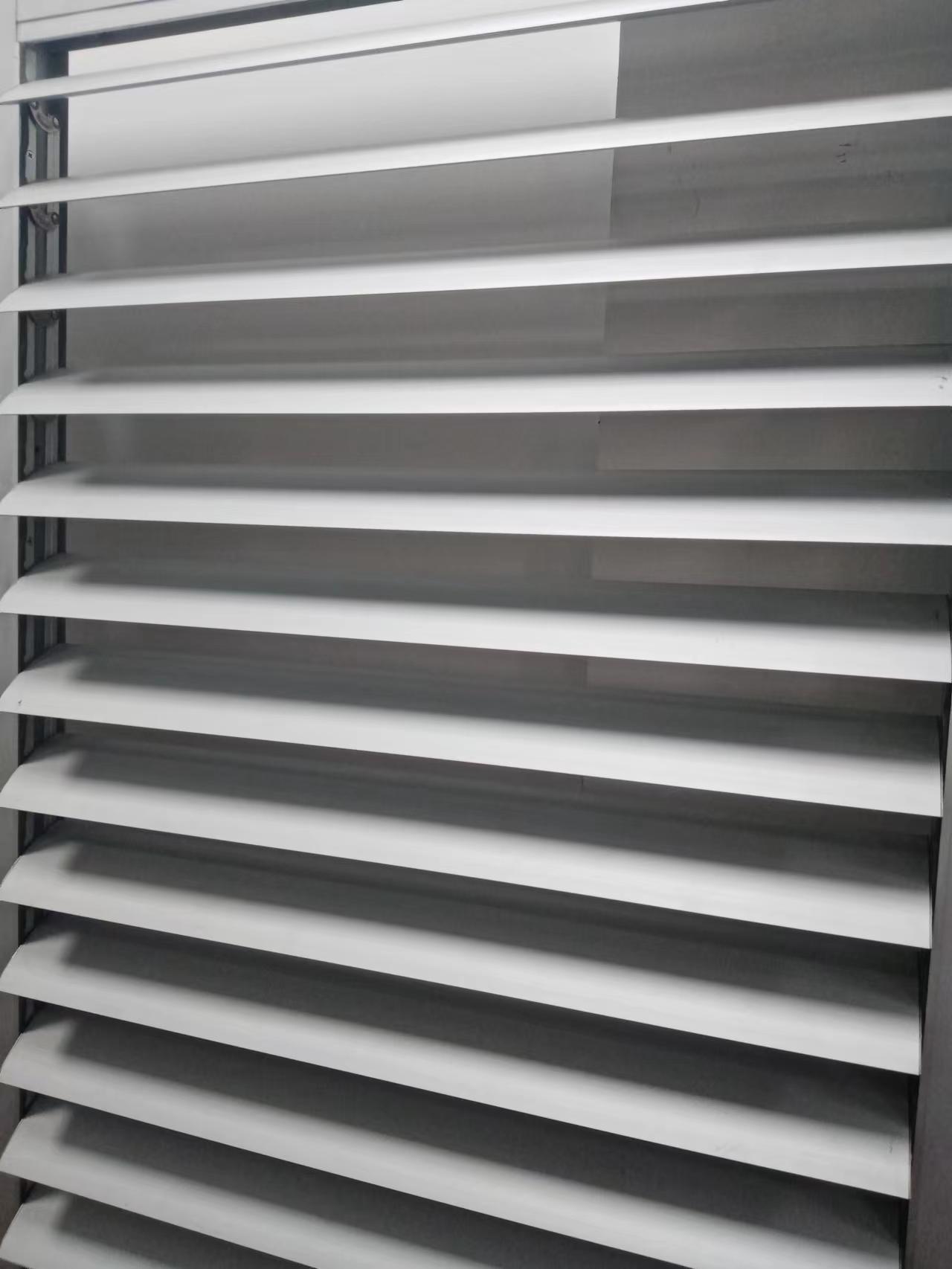Motorized Aluminum Alloy Louvered Blade Adjustable Louver Jalousie Windows Outdoor Horizontal Modern