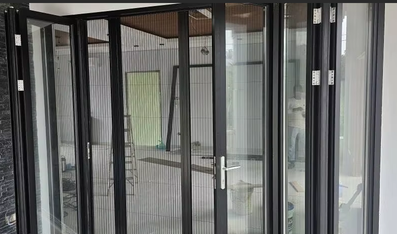 JUNYAO OEM Custom Top Hung Heavy Duty Concertina Hinge Wobble Free Aluminum Folding Door Unit AS2047 CE NFRC School Building
