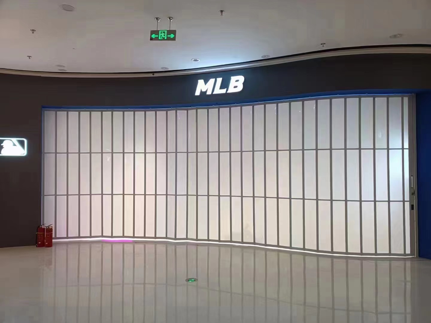 Shopping Mall Shop Aluminum Alloy Arc Transparent PVC Crystal Door Frosted Partition Car Beauty Interior Folding Door
