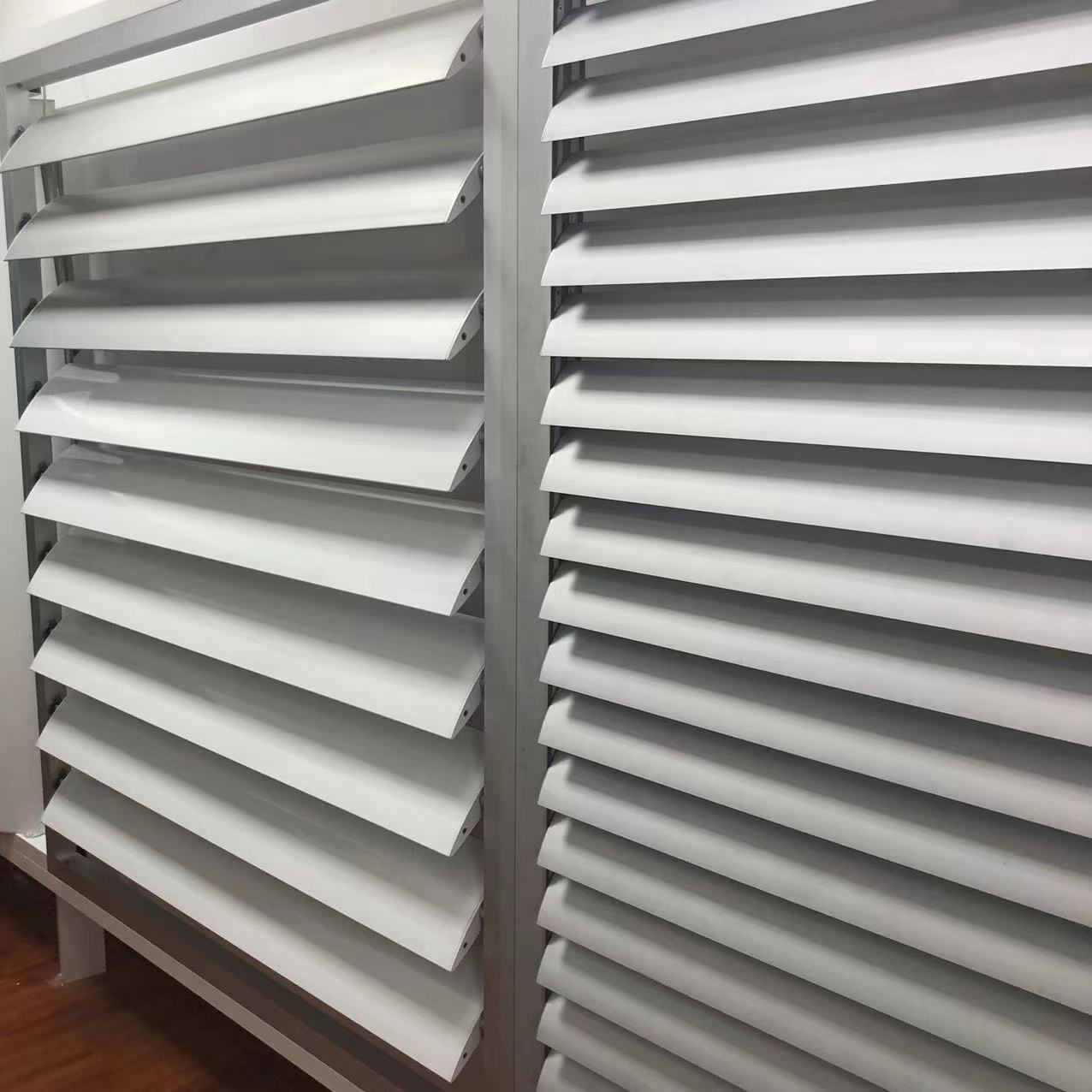 Motorized Aluminum Alloy Louvered Blade Adjustable Louver Jalousie Windows Outdoor Horizontal Modern