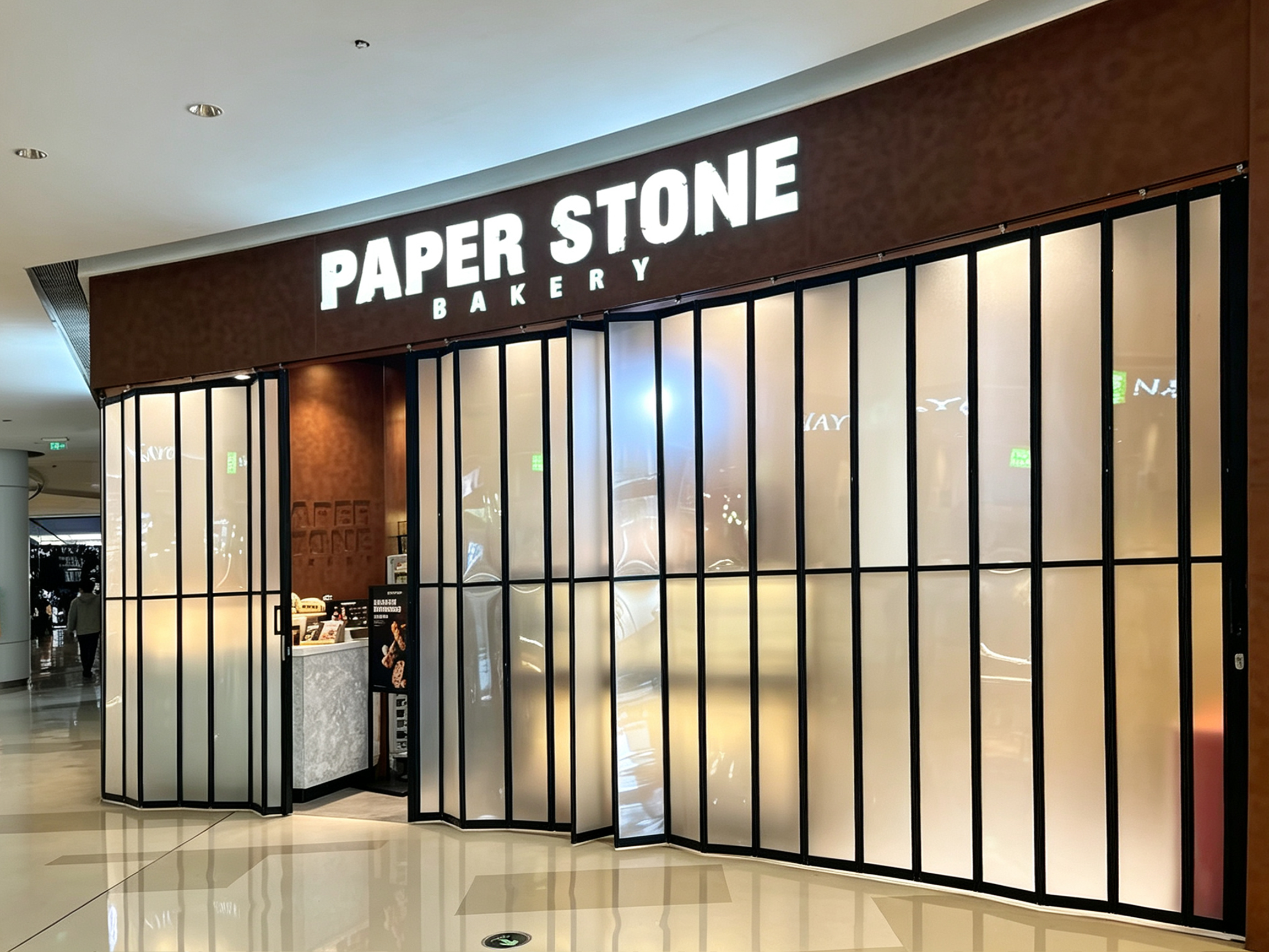 Factory Customized Modern Transparent Shop Sliding Doors Crystal Aluminum Folding Doors